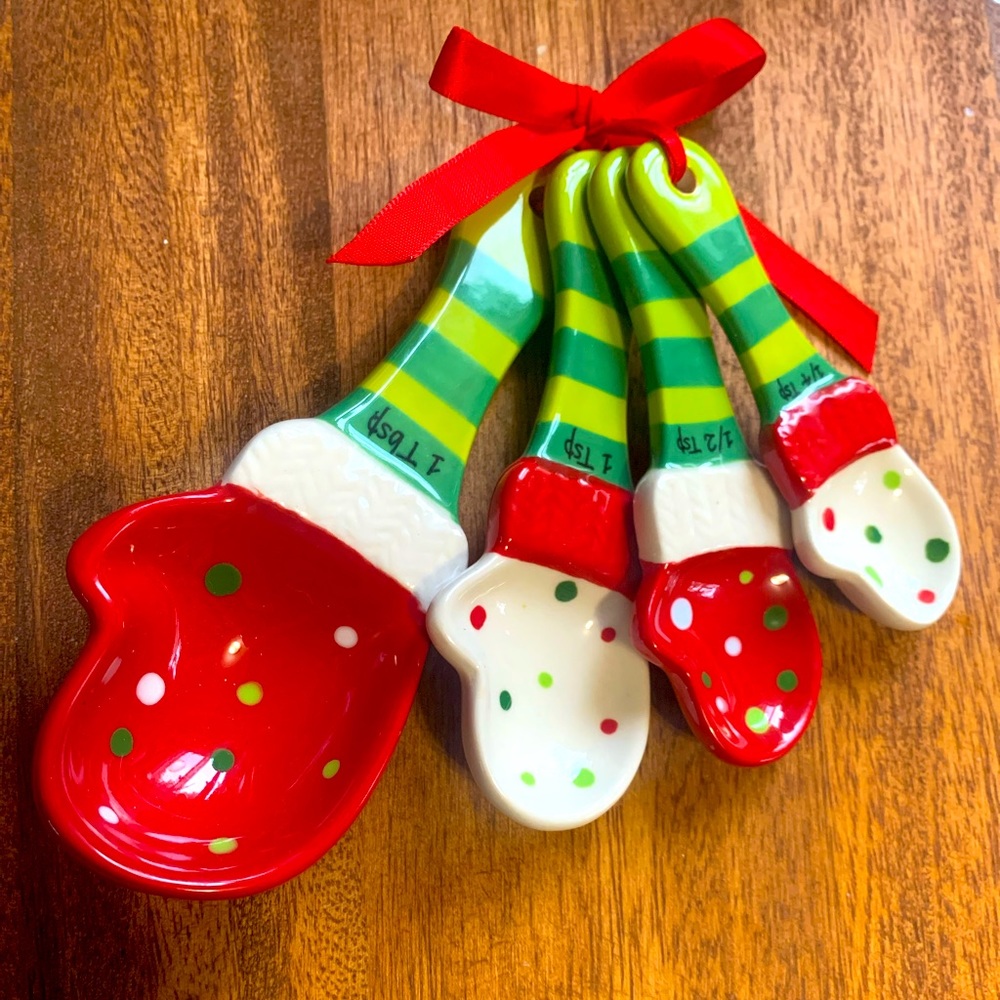 Temptations holiday ceramic measuring spoon set.